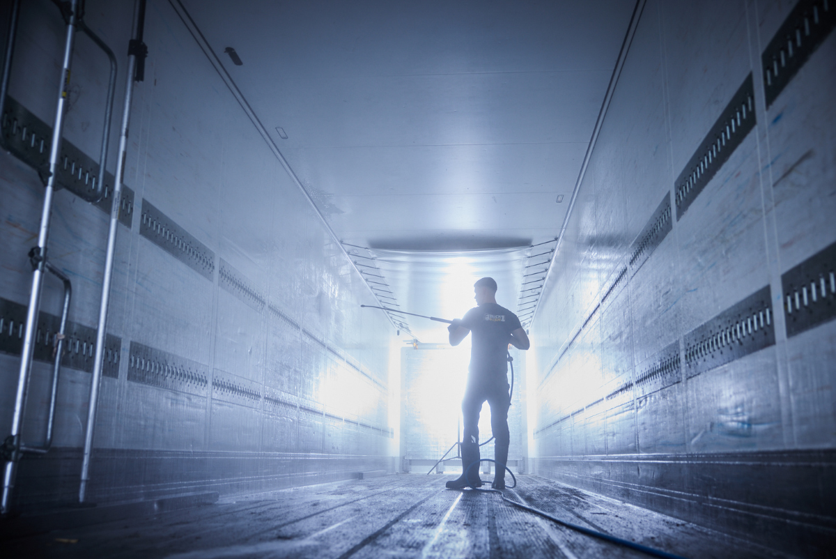 Zo reinig je de trailer van je truck!