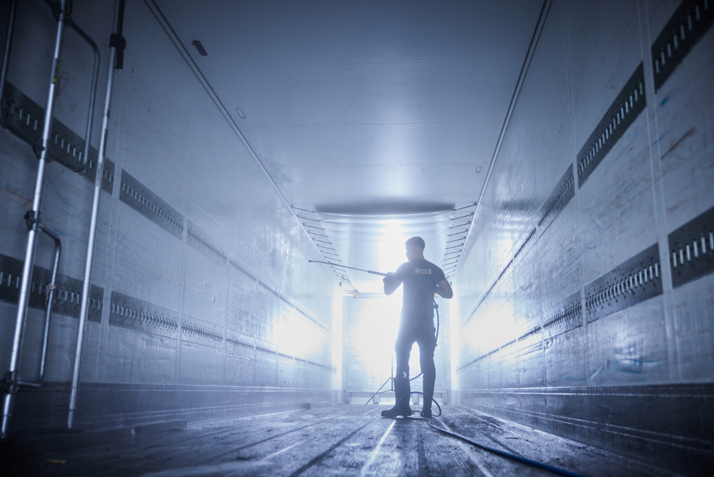 Zo reinig je de trailer van je truck!