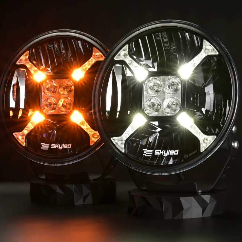 SKYLED Cosmo Flash 9X 9” LED Verstraler 120W – Wit/Oranje + R65 Flitser (12V/24V)