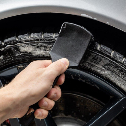 Truckssupply Bandenborstel Zwart – stevige haren en ergonomische grip voor grondig banden reinigen