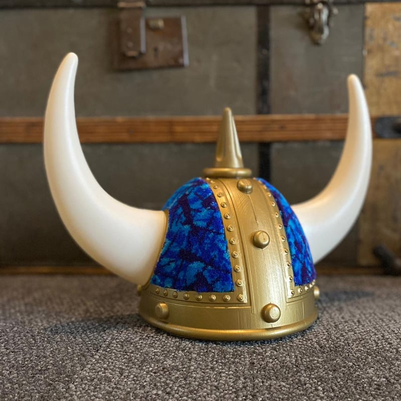 Viking Helm van Deense Pluche – Rood & Blauw – Zachte Pluche Helm