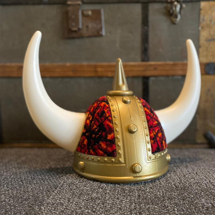 Viking Helm van Deense Pluche – Rood & Blauw – Zachte Pluche Helm