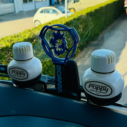 Luxe Poppy houder voor Scania V8 cabine – exclusieve dashboardhouder voor Scania NXG (2016-2023)